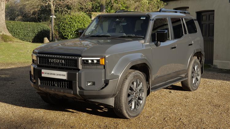 TOYOTA LAND CRUISER 2.8 D-4D 204 Invincible 5dr Auto [7 Seat]